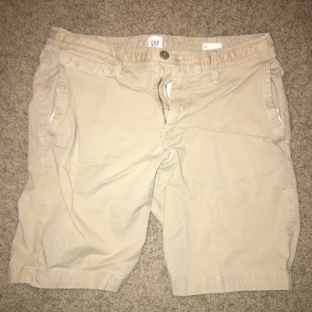 The gap mens khaki shorts size 30(waist)